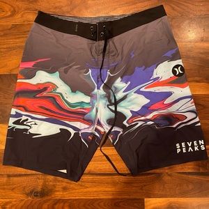 Mens Hurley Board shorts. Size 32.